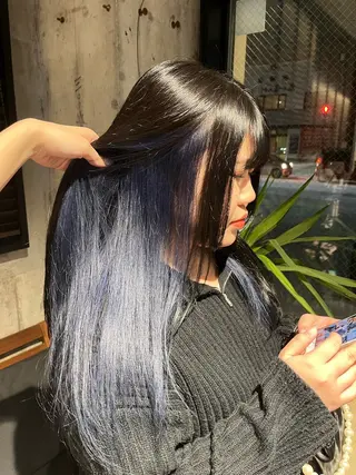 ロング カラー/ブリーチ 岸谷真幸のヘアスタイル