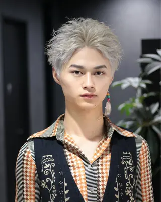 ショート カラー メンズ シャドウ/波巻き 朝崎倭斗のヘアスタイル