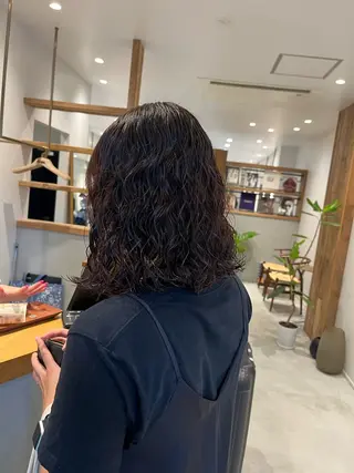 ミディアム パーマ 中山 優里のヘアスタイル