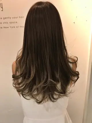 ロング Avery NEWYORK所属・Avery SHINのヘアスタイル