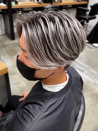 ショート パーマ メンズ メンズハイトーン メンズバレイヤージュのヘアスタイル