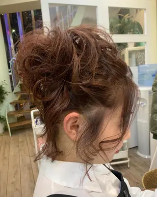 ミディアム 鶴見 和美のヘアスタイル