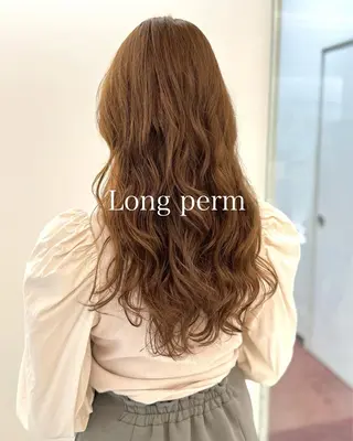 ロング パーマ コテ巻き風パーマ/ キミシマカイトのヘアスタイル