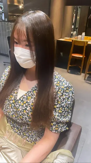 セミロング ブリーチ＆縮毛矯正 🧸tomoki🧸のヘアスタイル