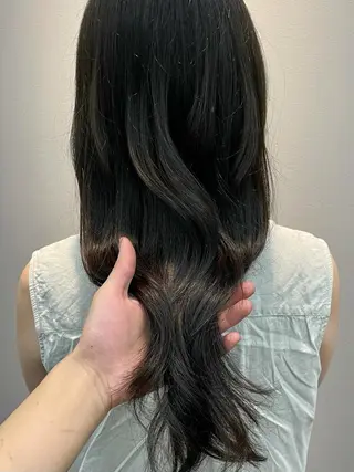 ロング カラー ひなた あゆみのヘアスタイル