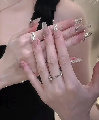 ネイル 長さ出し専門 パーツのネイルデザイン