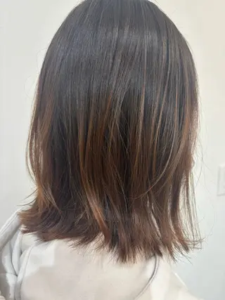 ミディアム 志田 萌のヘアスタイル