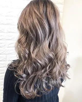 セミロング カラー 西本 夏美のヘアスタイル