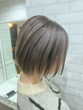 ショート ミルクティーカラー グレージュ　高山慧輔のヘアスタイル
