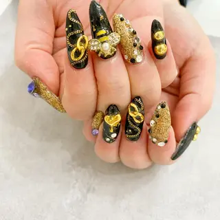 ネイル ゴテゴテ💙ワンホン リオナのネイルデザイン