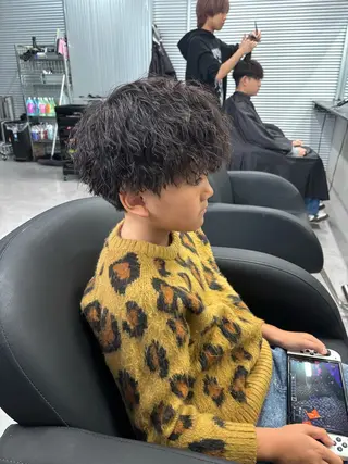 パーマ メンズ キッズ 波巻き/ツイスパ/ 短髪/鈴木俊也のヘアスタイル