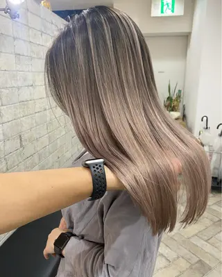 ロング カラー パーマ ヘアアレンジ メンズ キッズ ネイル マツエク・マツパ ハイライト、レイヤー カット/西梅田/中西のヘアスタイル