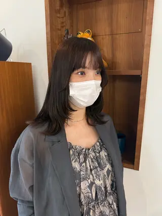 セミロング 岩渕 愛のヘアスタイル