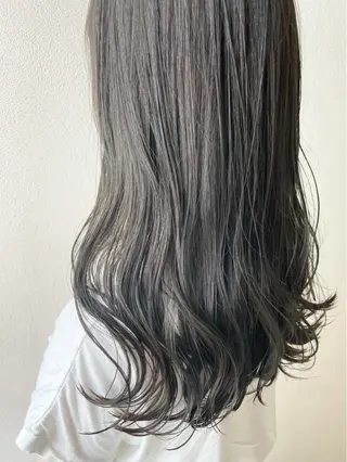 ロング カラー 沢田 瞳のヘアスタイル