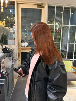 カラー moeka 表参道のヘアスタイル