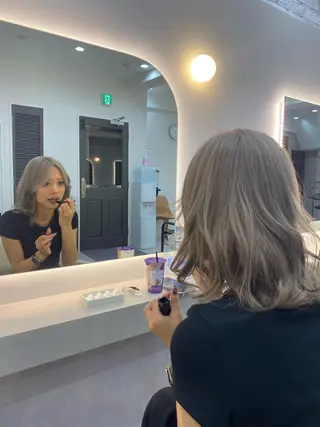 セミロング Aloa yokohama所属・💎ブリーチカラー /似合わせカット💎のヘアスタイル