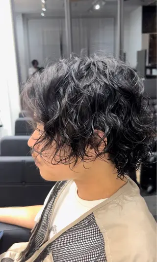 ミディアム メンズパーマ 岩成健志郎のヘアスタイル