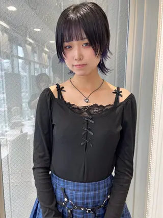 ショート カラー ウルフカット／吉村 桃子のヘアスタイル