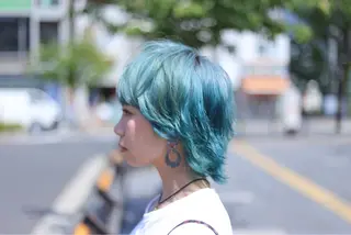 ショート カラー オーストヘアージジ所属・TAI透明カラー 柔らかい縮毛矯正のヘアスタイル