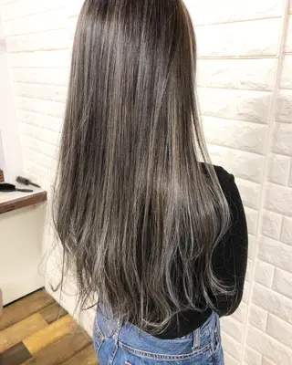 ロング カラー famille所属・famille ファミーユのヘアスタイル