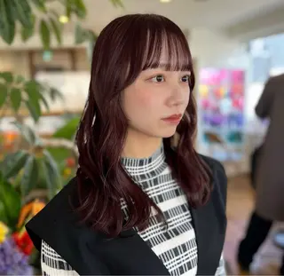 セミロング 繁田 朱音のヘアスタイル