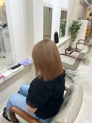 ミディアム carina✂️ ハイトーンカラー🤩のヘアスタイル