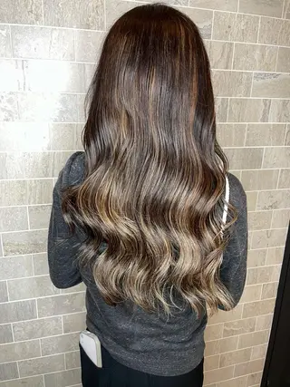 ロング ブリーチ毛矯正.髪質 改善.髪にドラマをのヘアスタイル