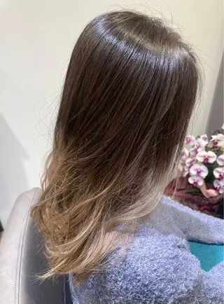 セミロング カラー cyan所属・あきば まゆのヘアスタイル
