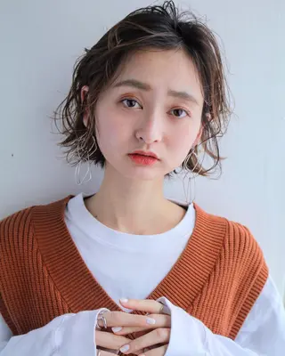 ショート カラー SALOWIN梅田茶屋町店所属・ウルフレイヤーカット /チヒロのヘアスタイル