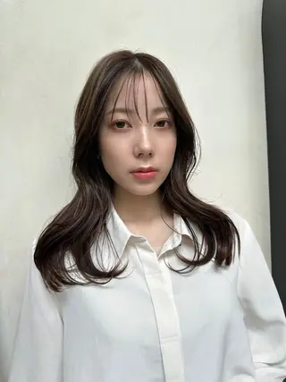 ロング 齊藤政太 顔周り カット 透明感カラーのヘアスタイル