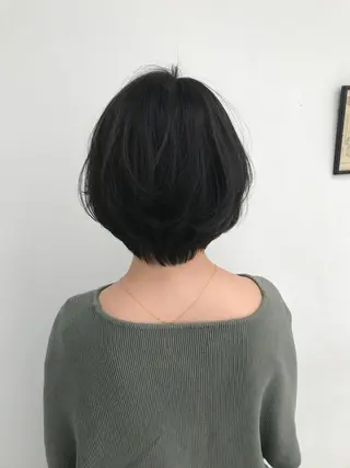 ショート カラー 岩田菜央 《武蔵小杉》のヘアスタイル