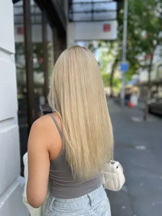 カラー Kana .のヘアスタイル