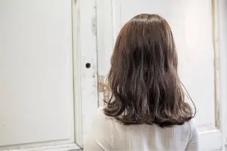 ミディアム カラー 難波 茜のヘアスタイル