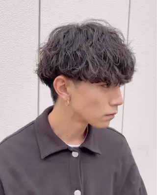 ショート カラー パーマ メンズ キッズ 岩本晴佳/波巻きパー マ/フェザーパーマのヘアスタイル