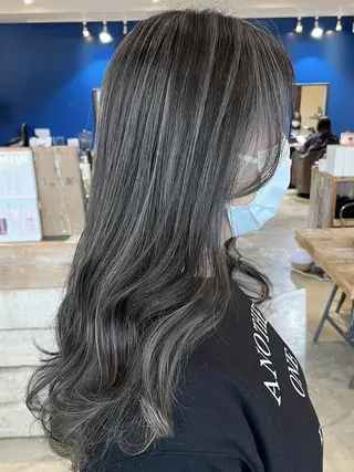 ロング カラー 岸下 理緒のヘアスタイル