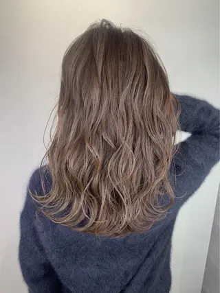 セミロング カラー _WHITE 高槻のヘアスタイル