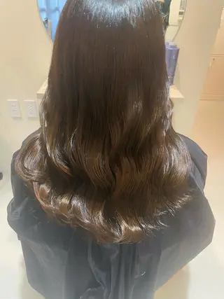 ミディアム カラー CreBiA ten_【クレビアテン】所属・crebia 漢人 美海／レイヤーカットのヘアスタイル