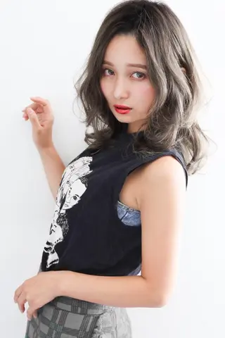 ミディアム Elsa エルサのヘアスタイル