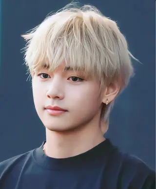 カラー フェザーパーマ/ スペインカールのヘアスタイル