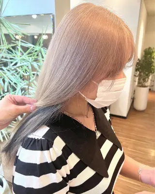 ロング カラー ANKH CROSS 新宿店所属・色ムラ修正の神様 新宿ハイトーンかすみのヘアスタイル