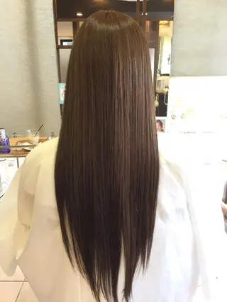 ロング カラー 中東 真子のヘアスタイル