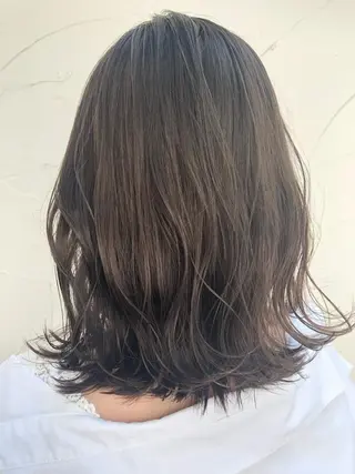 ミディアム カラー 大岩 茉愉のヘアスタイル