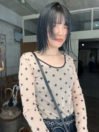 ミディアム カラー ハイトーン/顔まわり レイヤー/YUKAのヘアスタイル