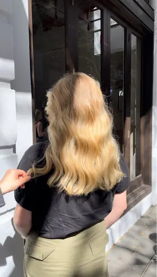 カラー Kana .のヘアスタイル