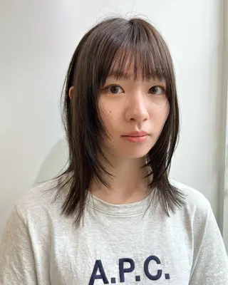 ミディアム KOCHAB 中村穂風のヘアスタイル