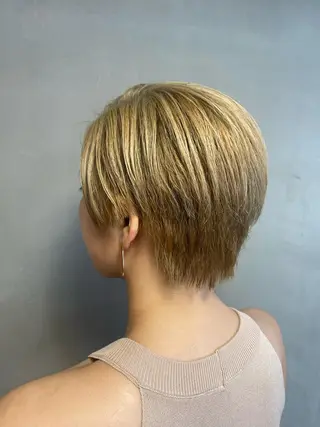 ショート ボブ/透明感カラー 岸本涼奈のヘアスタイル