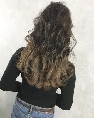 セミロング カラー TOMOYAレイヤー ブリーチ縮毛矯正のヘアスタイル