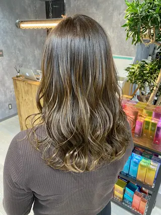 ロング 【.ico】心斎橋 飛田ゆうきのヘアスタイル