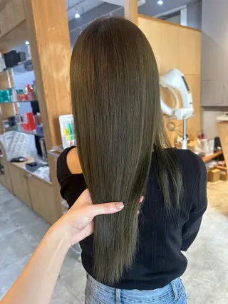 ミディアム miloc MOMOKAのヘアスタイル