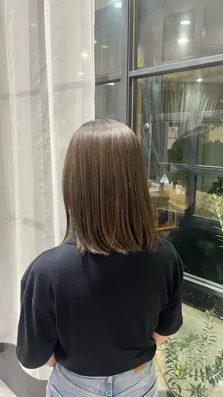 ミディアム 湯谷 菜々美のヘアスタイル